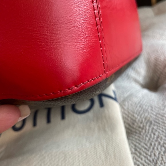 Price is FIrM*Louis Vuitton Saintonge - Picture 5 of 16